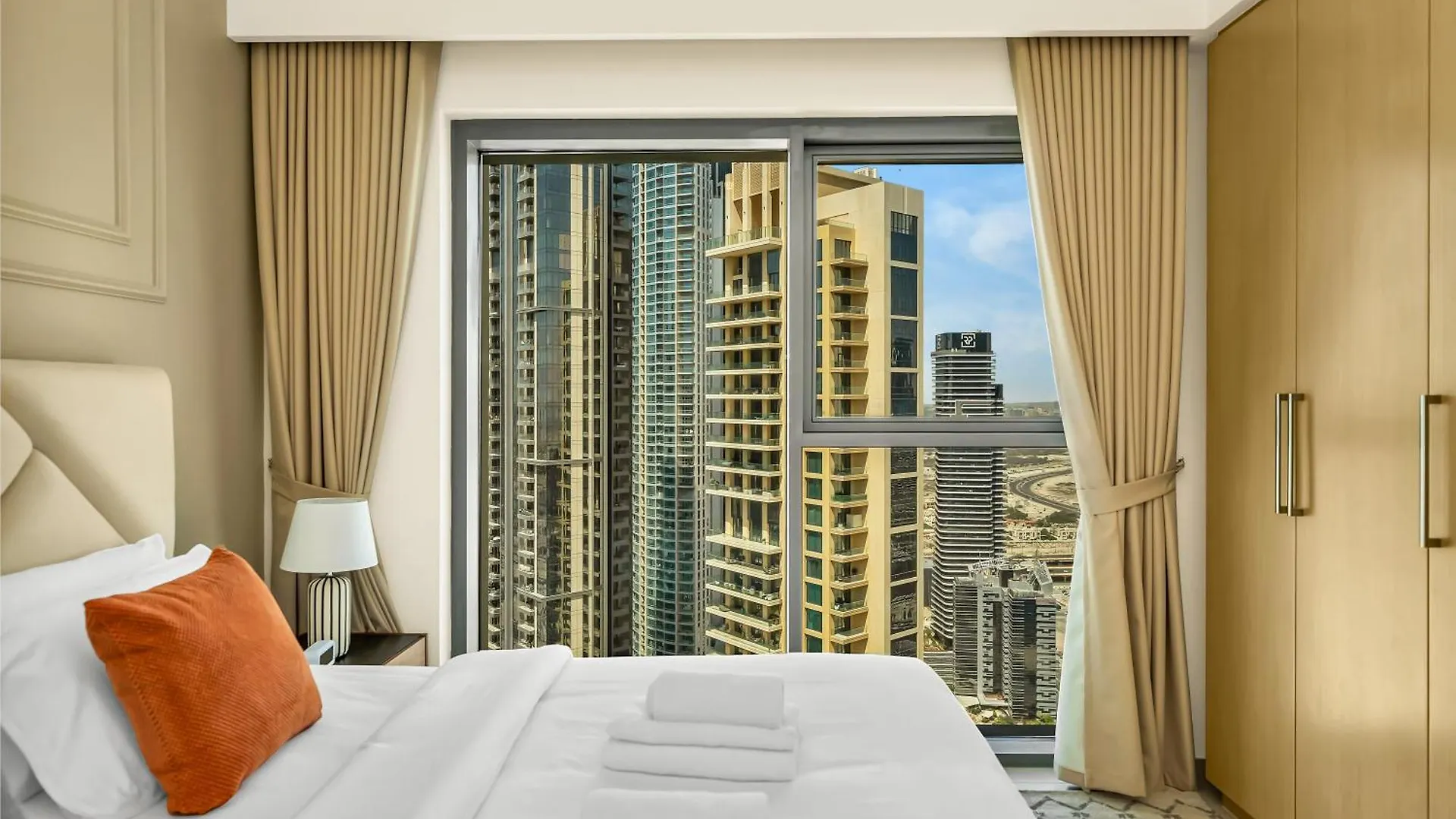 New! Panoramic Burj Khalifa Views At Burj Royale Apartment Dubai